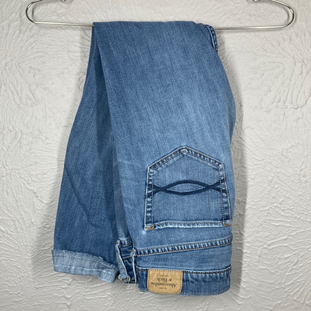 Abercrombie & Fitch Round Zipper Distressed Cuffed Blue Jeans Women's Si…